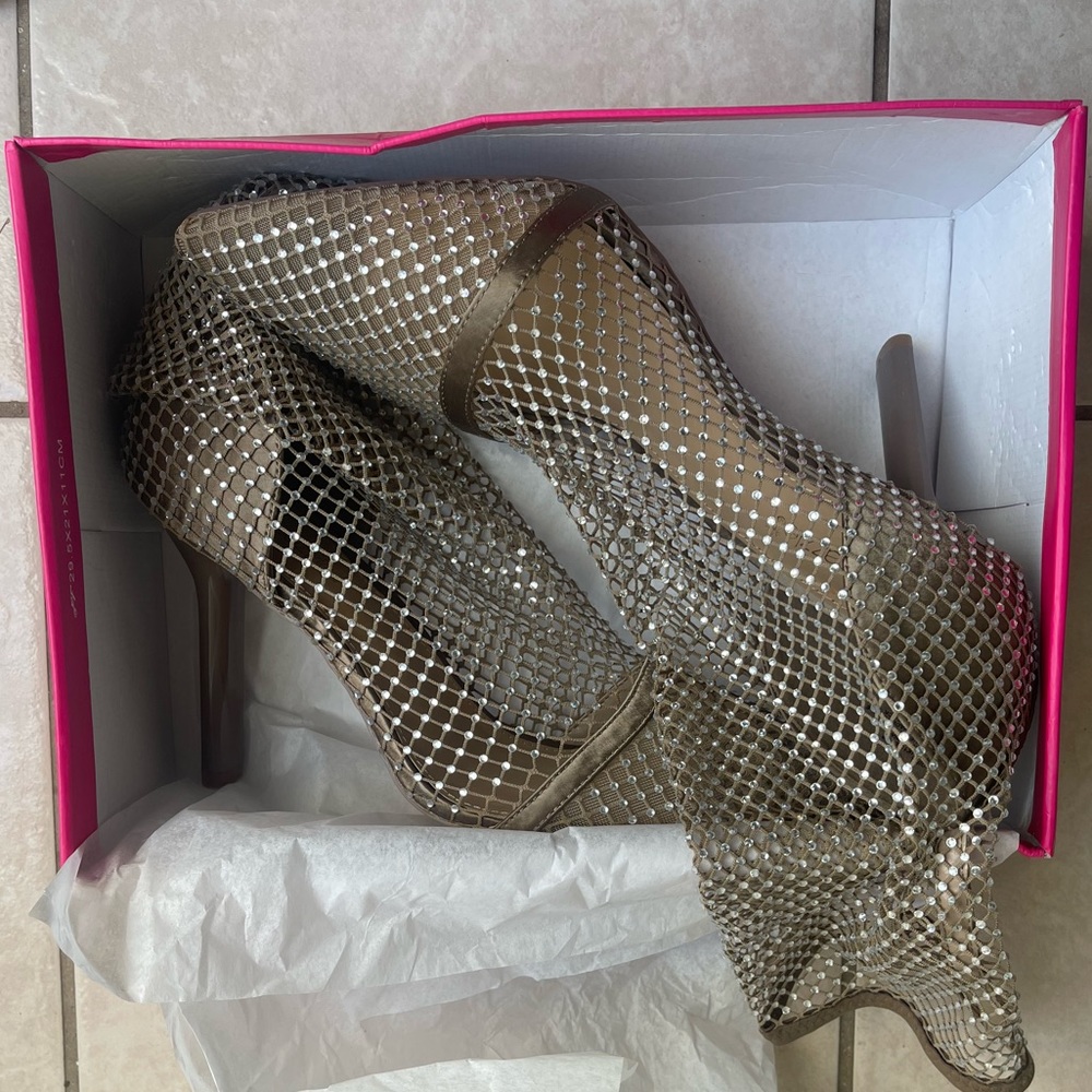 Champagne Heels - Size 12